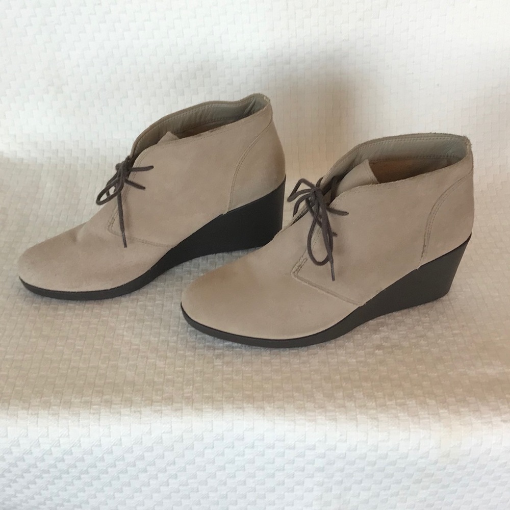 Crocs Dual Comfort wedge ankle boots size 10